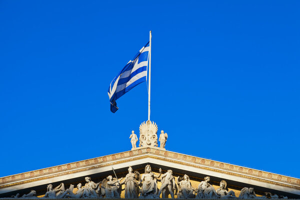 Греческий флаг в академии Атенс
