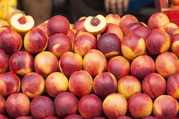 Fresh peaches — Stock Photo, Image