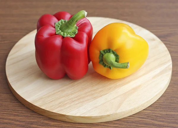 Bell peppers on wooden background, close-up — Stock Photo, Image