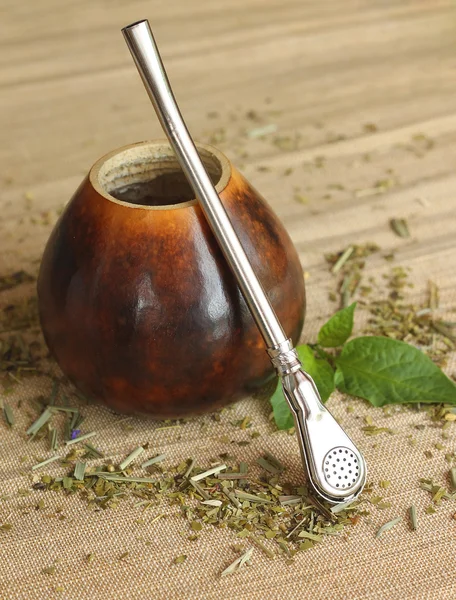 Calabash con yerba mate tea, primo piano — Foto Stock