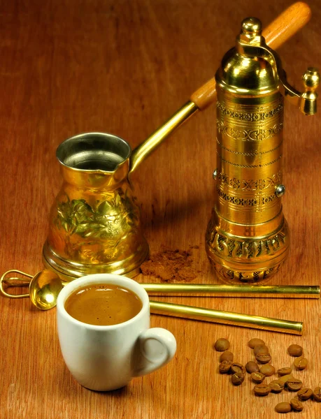 Tradycyjny zestaw do kawy arabskiej i grecki — Zdjęcie stockowe
