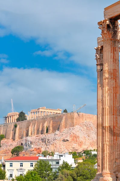 Templo de Zeus Olímpico e Acrópole com Partenon — Fotografia de Stock