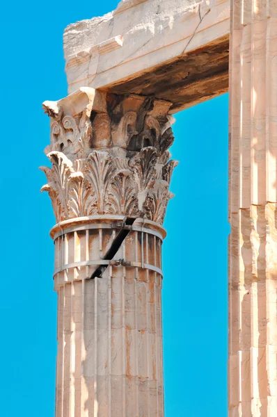 Храм Зевса Олимпийского, треснувшая колонна — стоковое фото