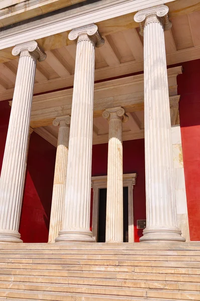 National Archaeological Museum in Athens , Greece. Colonnade at — Stock Photo, Image