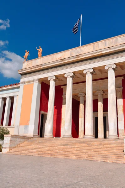 Museu Arqueológico Nacional em Atenas, Grécia. Colunata em — Fotografia de Stock