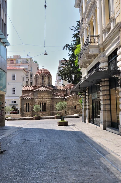 Улица Ерму и церковь Панагии Капникейре — стоковое фото