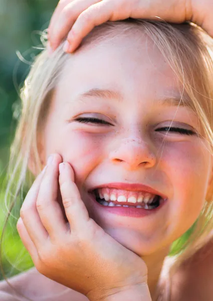 Meisje glimlachen — Stockfoto