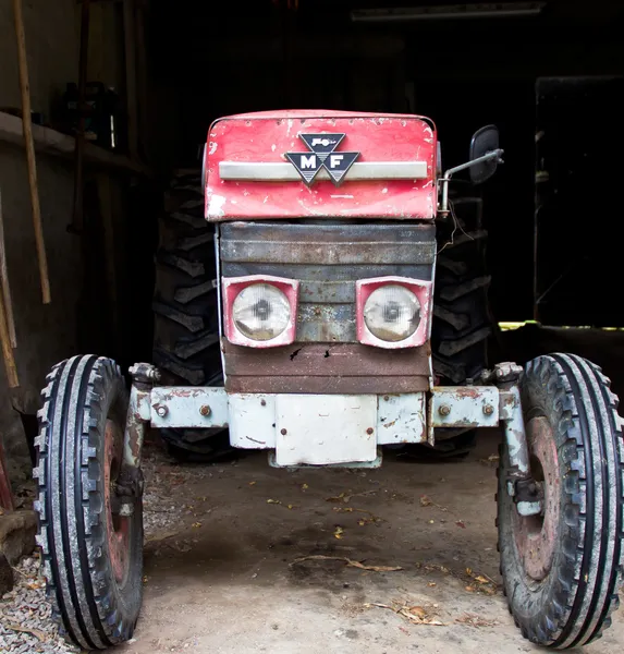 오래 된 트랙터 — 스톡 사진