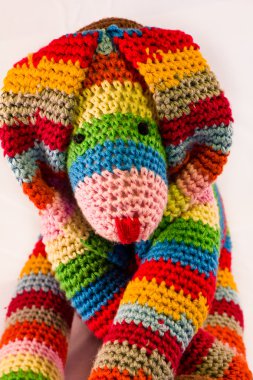 çok renkli kumaş bebek