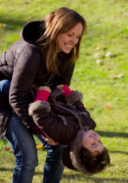 Madre e hija —  Fotos de Stock