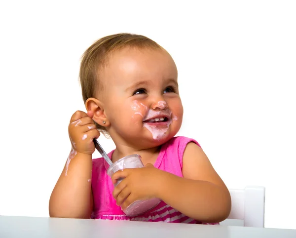 Chica comiendo yogur — Foto de Stock