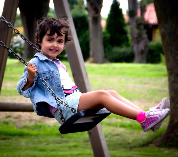 Girl swinging — Stock Photo, Image