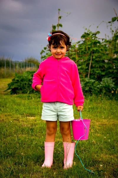 Little girl in orchard — Stock Photo, Image