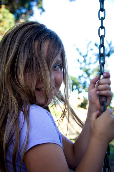 Ragazza su swing — Foto Stock