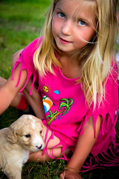 Little girl with puppy — Stock Photo, Image