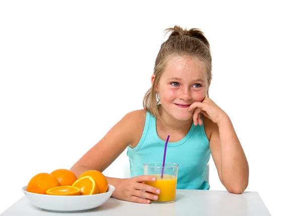 Niña con vaso de jugo de naranja —  Fotos de Stock