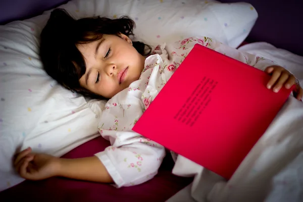 잠자는 어린 소녀 — 스톡 사진