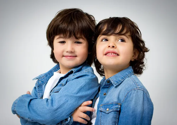 Jongen en meisje portret — Stockfoto