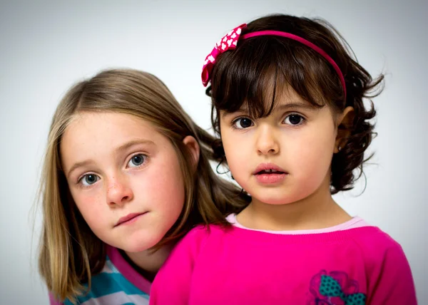 Twee kleine meisjes — Stockfoto