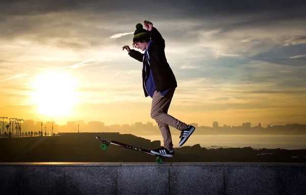 Έφηβος skateboarder — Φωτογραφία Αρχείου