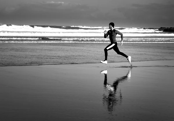 Atleta sulla spiaggia — Foto Stock