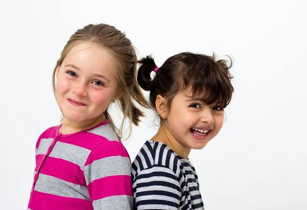 Twee gelukkige kleine meisjes — Stockfoto