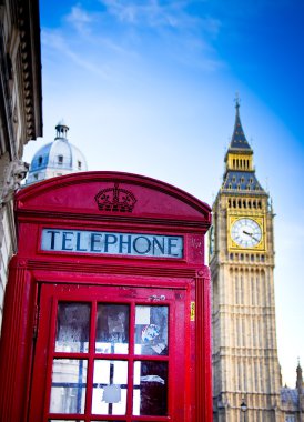 kırmızı telefon kulübesi