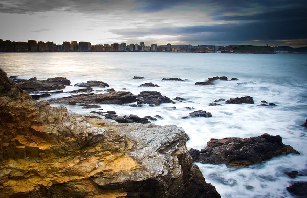 Spiaggia rocciosa — Foto Stock