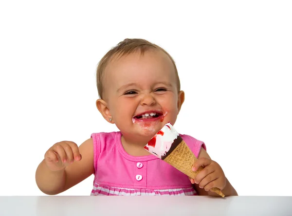 Baby eten van ijs — Stockfoto