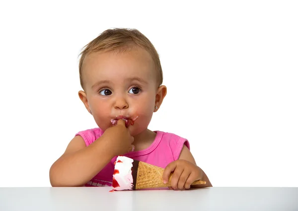 Baby eten van ijs — Stockfoto