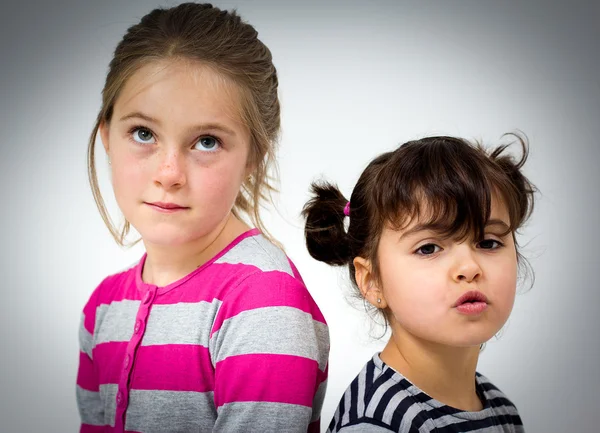 Twee kleine meisjes — Stockfoto