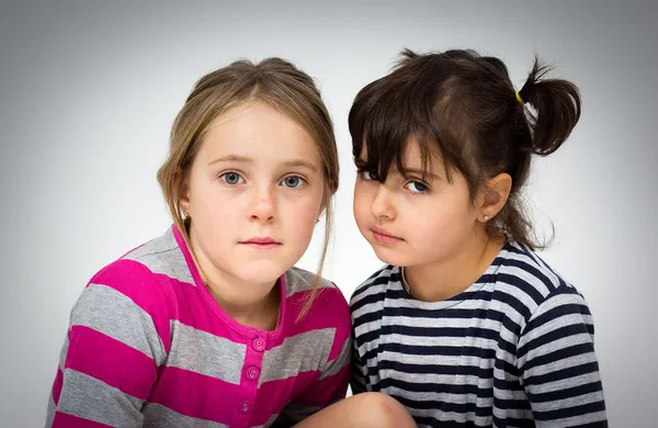 Twee kleine meisjes — Stockfoto