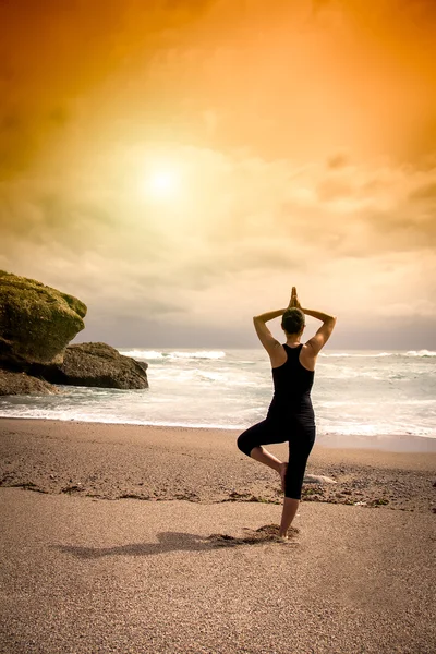 Yoga kvinna — Stockfoto