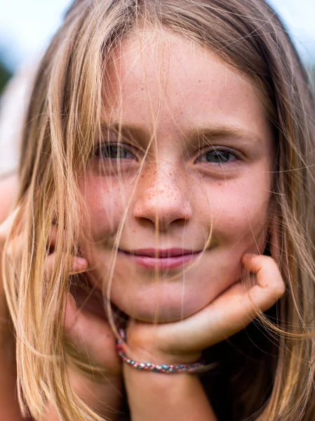 Kleines Mädchenporträt — Stockfoto