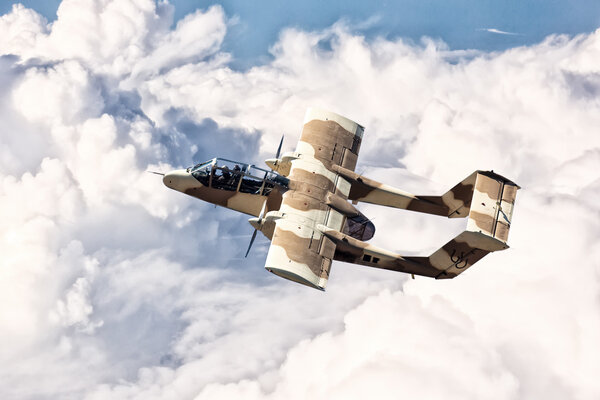 Военные самолеты на авиасалоне
