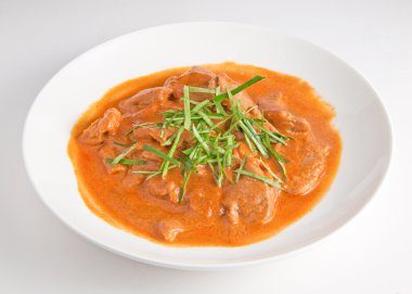 tavuk köri yaprakları amauood ile serpin.