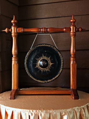 Gong.