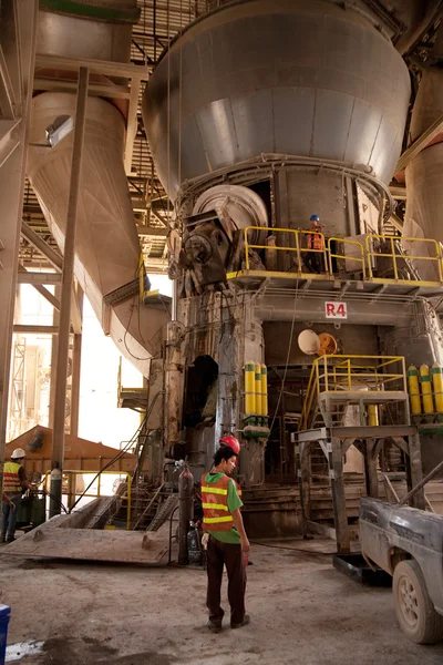 Cement factory workers — Stock Photo, Image