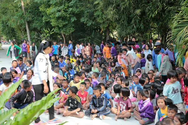 Donation of food to children — Stock Photo, Image