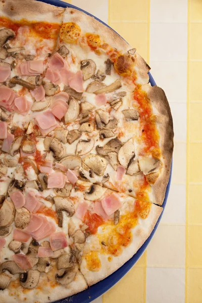 Pizza — Stockfoto