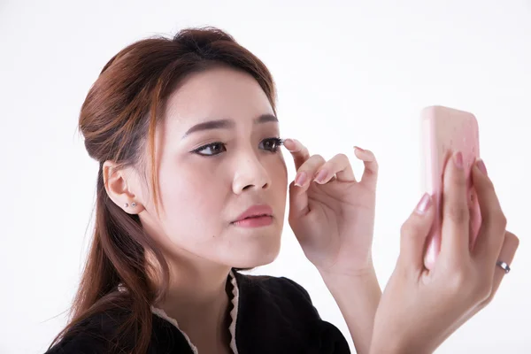 Businesswoman checking her makeup — Stock Photo, Image