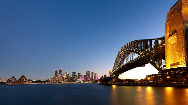 Alacakaranlıkta Sydney Limanı