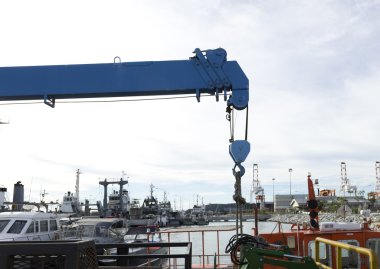 Konteyner ve vinç liman bölümü