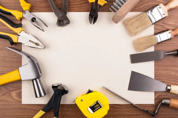 iş araçları ve kağıt.