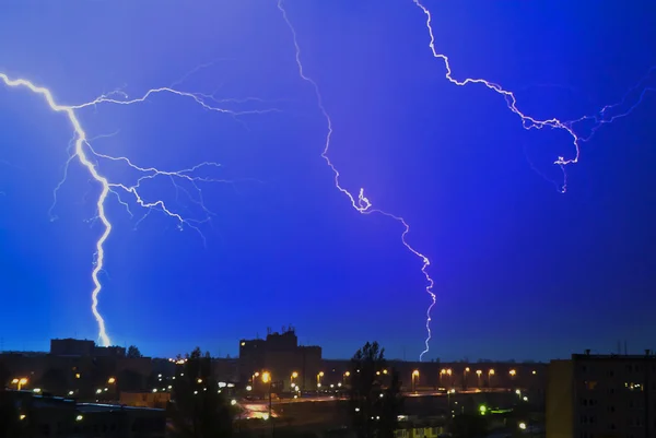 Tormenta eléctrica en la noche — Foto de Stock