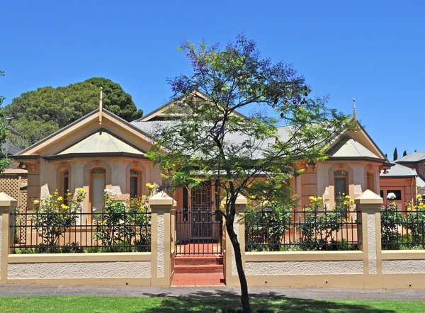 Australische woning, vintage stijl. exterieur gevel — Stockfoto