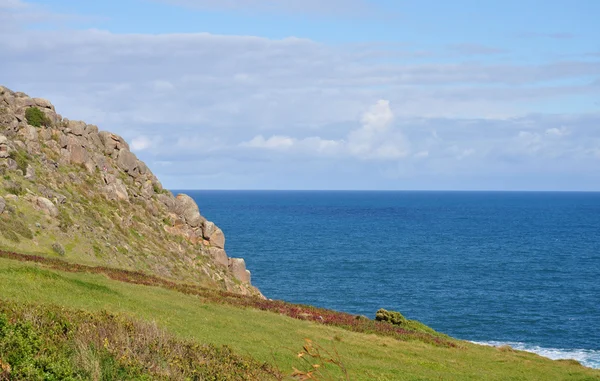 Rocky hill with green grass. Beautiful landscape. Australia — Stock Photo, Image