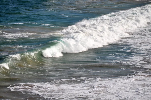 Ocean waves at the Australian shore. Closeup view of the shoreline. Seascape at South Australia. — Stock Photo, Image