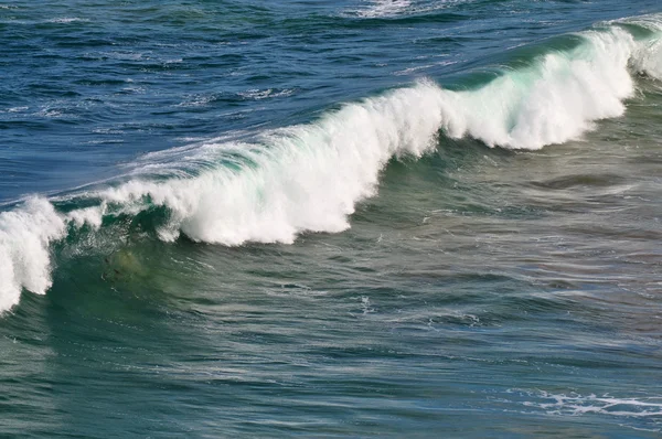 Havets vågor på den australiska kusten. närbild bild av strandlinjen. Seascape på södra Australien. — Stockfoto