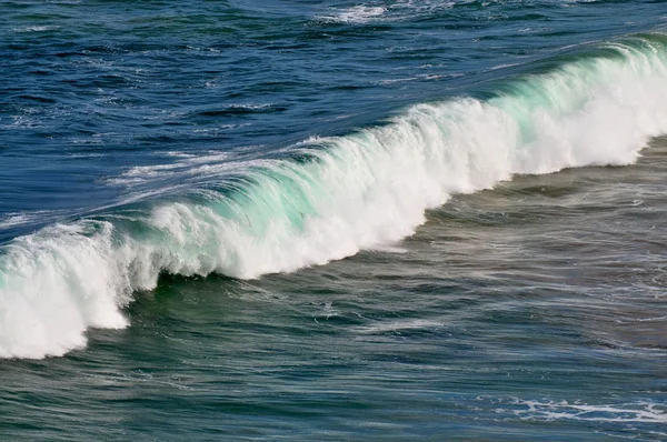 Havets vågor på den australiska kusten. närbild bild av strandlinjen. Seascape på södra Australien. — Stockfoto